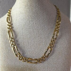 Vintage Monet Gold-tone Smooth Link cmchain Choker necklace. 